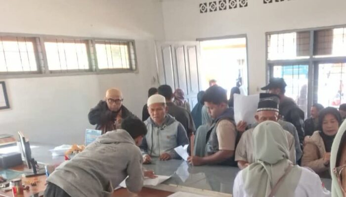 Dinsos Tanah Datar Salurkan Bantuan Stimulan Sosial Warga Terdampak Bencana Alam