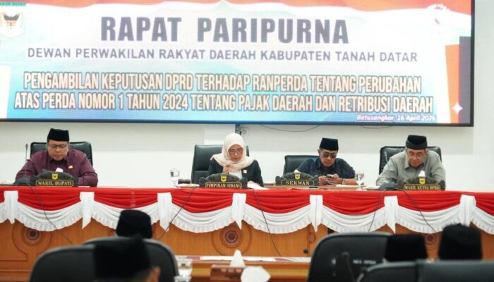 Rapat Paripurna DPRD Tanah Datar Setujui Perda Pajak dan Retribusi Daerah