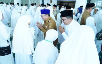 Bupati Eka Putra Lepas 212 Jemaah Calon Haji Tanah Datar
