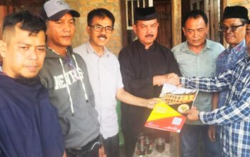 Ketua LKAAM Sumbar Melayat ke Rumah Duka Karim, Desak Transparansi dan Keadilan Hukum