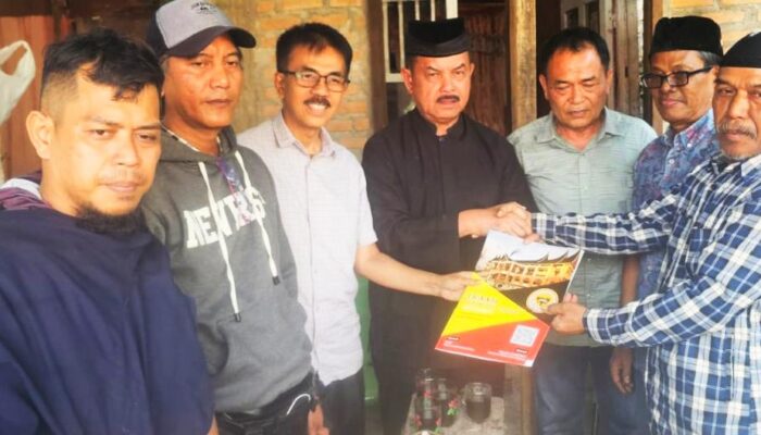 Ketua LKAAM Sumbar Melayat ke Rumah Duka Karim, Desak Transparansi dan Keadilan Hukum