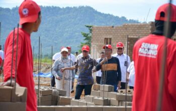 Tinjau Progres Huntap Buddha Tzu Chi Berbahan Sepablock, Dirut SIG Pastikan Kualitas Konstruksi