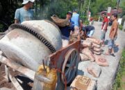 Gotong Royong Warga dan PT Semen Padang Perbaiki Jalan Baringin–Tarantang