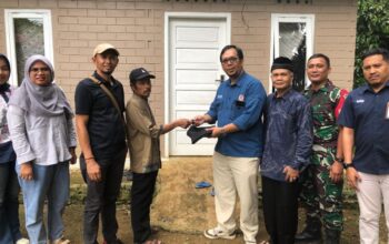 Haru Keluarga Zulkifli Terima Rumah Baru dari Program Bedah Rumah PT Semen Padang