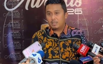 Wagub Sumbar Vasko Ruseimy Raih Penghargaan KWP Awards 2026
