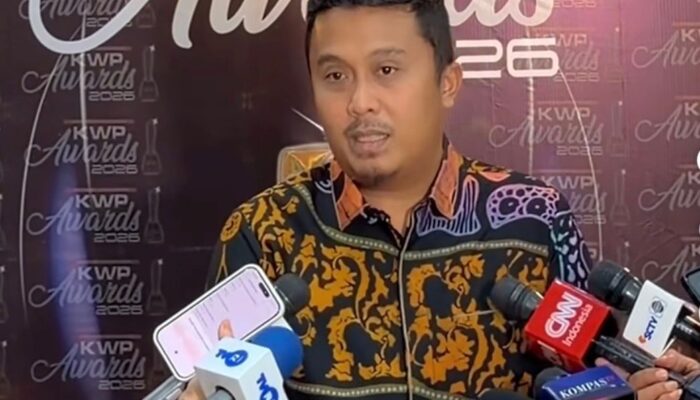 Wagub Sumbar Vasko Ruseimy Raih Penghargaan KWP Awards 2026