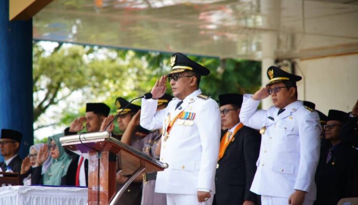 Bupati Eka Putra Pimpin Upacara Hari Otonomi Daerah dan Hardiknas