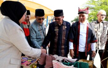 Kadis Pariwisata Buka Craftive Tanah Datar di Lapangan Cindua Mato