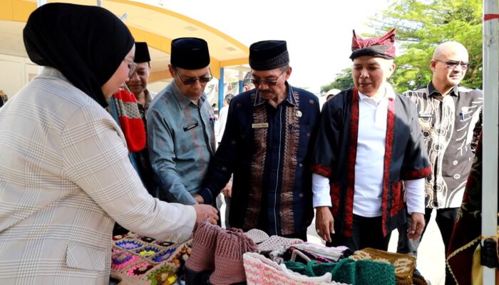 Kadis Pariwisata Buka Craftive Tanah Datar di Lapangan Cindua Mato