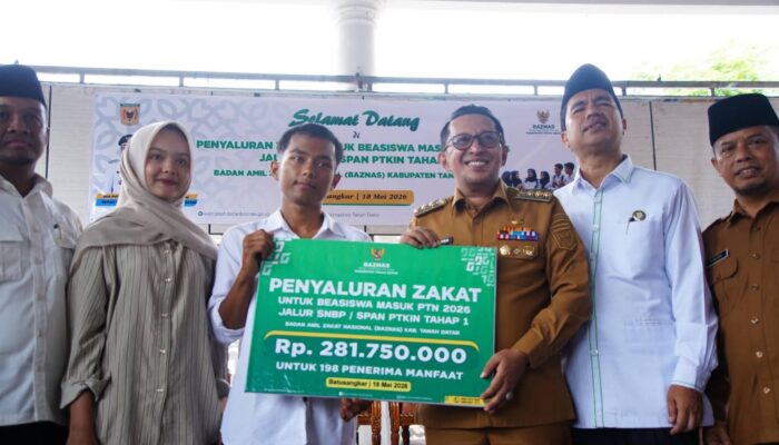 Baznas Tanah Datar Salurkan Beasiswa Pendidikan Siswa Lulus PTN