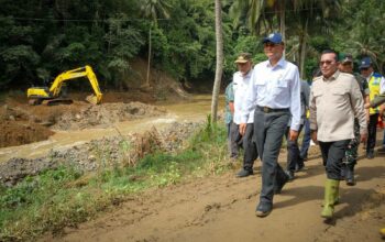 Menteri PU Dodi Hanggodo Tinjau Lokasi Bencana Banjir di Nagari Taluak Tanah Datar