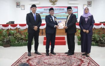 DPRD Tanah Datar Sampaikan Rekomendasi Atas LKPj Bupati 2025