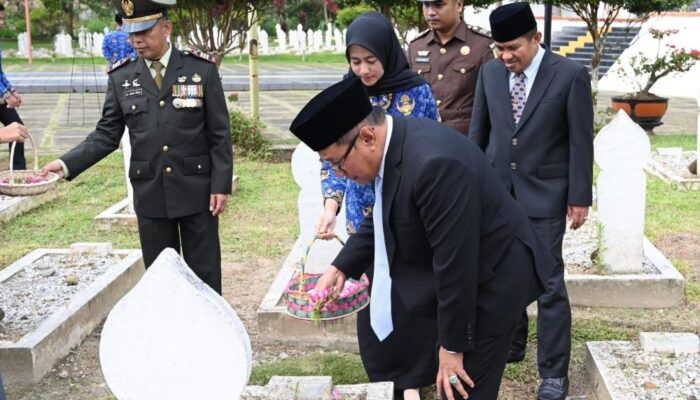 Peringati Harkitnas ke 118 Pemko Bukittinggi Berkomitmen Tingkatkan Perhatian Terhada Taman Makam Pahlawan