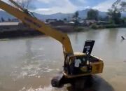 Pengurasan Kanal Perumda AM Padang Jaga Distribusi Air Tetap Optimal