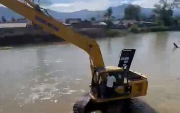 Pengurasan Kanal Perumda AM Padang Jaga Distribusi Air Tetap Optimal