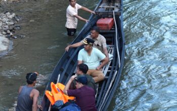 Usai Kecelakaan, Vasko Tetap Datangi Pedalaman Sungai Lolo di Pasaman