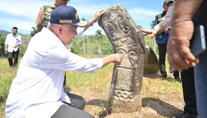 Mahyeldi Tinjau Situs Menhir Maek, Warisan Peradaban Kuno di Sumbar