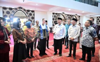 Viral Video Menpar Pakai Sepatu di Masjid Raya Sumbar, Ini Faktanya