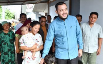Fadly Amran Serahkan Bantuan Sapi Kurban untuk Penyintas Bencana di Lubuk Buaya