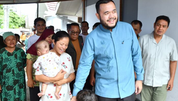 Fadly Amran Serahkan Bantuan Sapi Kurban untuk Penyintas Bencana di Lubuk Buaya