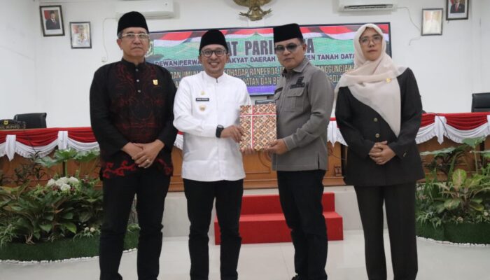 Delapan Fraksi DPRD Tanah Datar Tanggapi Ranperda Pertanggungjawaban APBD 2025