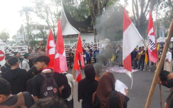 Meski Kumpulkan Aktivis, Gubernur Mahyeldi tetap Didemo Mahasiswa Sumbar