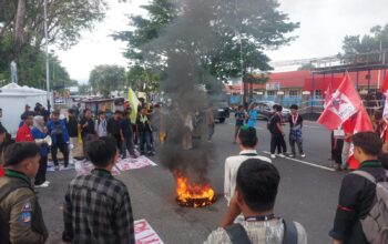 Aksi Mahasiswa Sumbar Memanas, Desak Gubernur Temui Massa dan Buka Penggunaan APBD