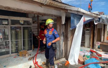 Kebakaran Rumah dan Depot Air di Alai Parak Kopi, Damkar Padang Selamatkan Aset Rp1,2 Miliar