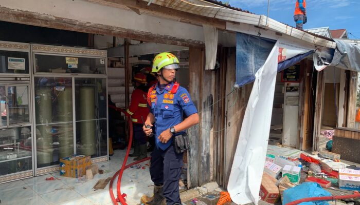 Kebakaran Rumah dan Depot Air di Alai Parak Kopi, Damkar Padang Selamatkan Aset Rp1,2 Miliar