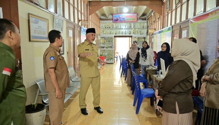 Anaknya Sendiri Tidak Lolos Sekolah Negeri, Mahyeldi Pastikan SPMB Sumbar Transparan
