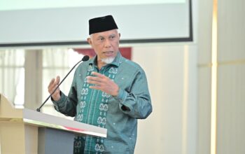 Gubernur Mahyeldi Sebut Antrian di SPBU akibat Penyalahgunaan Solar untuk Tambang Ilegal
