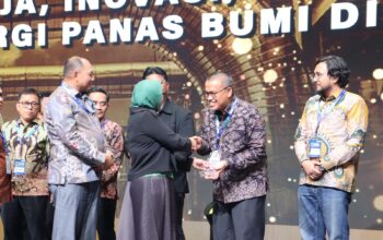 Pemprov Sumbar Raih Penghargaan Pendukung Investasi Panas Bumi