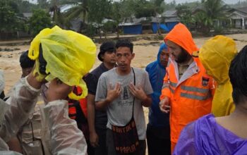 Banjir Landa Padang, Wali Kota Instruksikan Evakuasi dan Penyaluran Bantuan