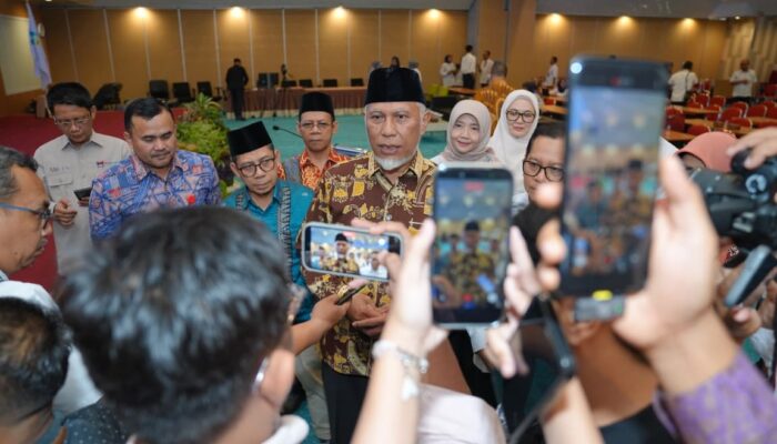 Gubernur Mahyeldi Tegaskan Tak Boleh Ada Lagi Pasien Terlantar di Sumbar