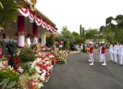 Pimpin Upacara Penurunan Bendera, Wagub Vasko Tegaskan Komitmen Jaga Merah Putih