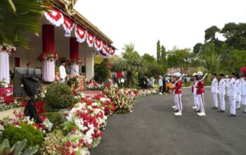 Pimpin Upacara Penurunan Bendera, Wagub Vasko Tegaskan Komitmen Jaga Merah Putih
