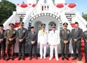 Catat Salah Satu Sejarah, Pemko Bukittinggi Gelar Prosesi Penyerahan Bendera Pusaka Langsung Dari Bawah Jam Gadang
