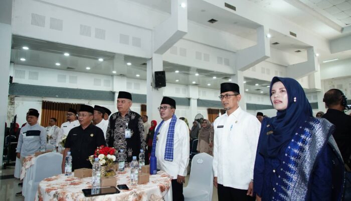 Bupati Eka Putra Buka Seminar Peningkatan Kompetensi Kepala Sekolah dan Guru