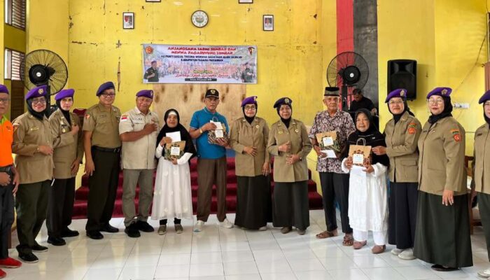 Berbagi Kasih Bersama Lansia, IARMI Sumbar Anjangsana ke Panti Jompo Sabai Nan Aluih Sicincin