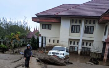 Galodo Lumpuhkan Operasional Kantor Bupati Solok