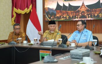 Mahyeldi Dorong SSB Jadi Fondasi Pembinaan Sepak Bola Sumbar