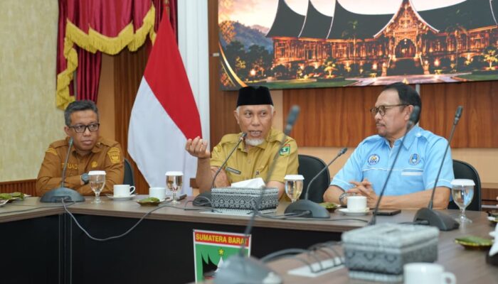 Mahyeldi Dorong SSB Jadi Fondasi Pembinaan Sepak Bola Sumbar