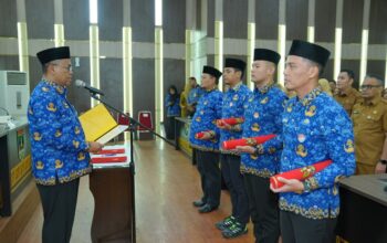 Arry Yuswandi Lantik Empat Pejabat Pemprov Sumbar, Tekankan Kinerja Jadi Dasar Jabatan