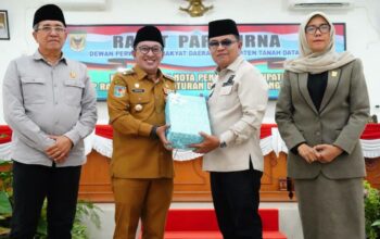 DPRD Tanah Datar Terima Nota Ranperda APBD 2027