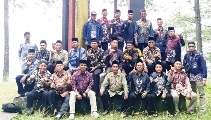 Grup Basurah Adat Rimbun Sakato Gelar Wisata Sejarah Adat Budaya ke Puncak Pato 
