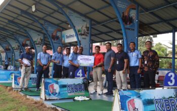 Sinergi, BRI Khatib Sulaiman Serahkan 3.000 Bola Golf kepada Lanud Sutan Sjahrir