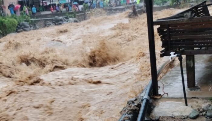 Hujan Deras Ganggu Intake Perumda AM Padang, Distribusi Air Terhenti