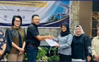 Diketuai Heri Tito Rinaldi, Kanwil Kemenkum Sumbar Terima SK Kepengurusan Pengwil INI
