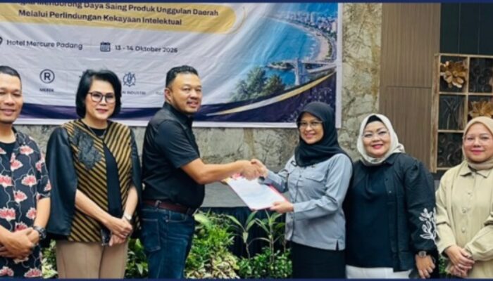 Diketuai Heri Tito Rinaldi, Kanwil Kemenkum Sumbar Terima SK Kepengurusan Pengwil INI